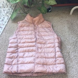Uniqlo ultra light down vest